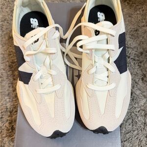 New Balance 327 Sneakers